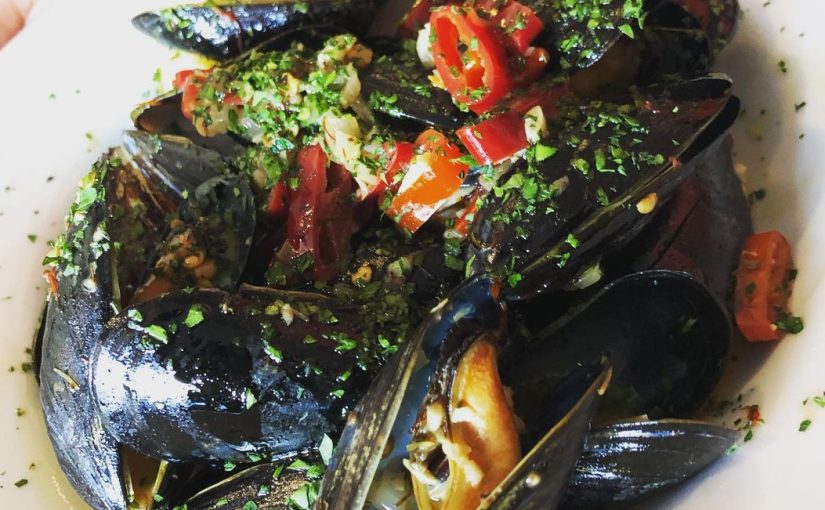 Italian mussels dish